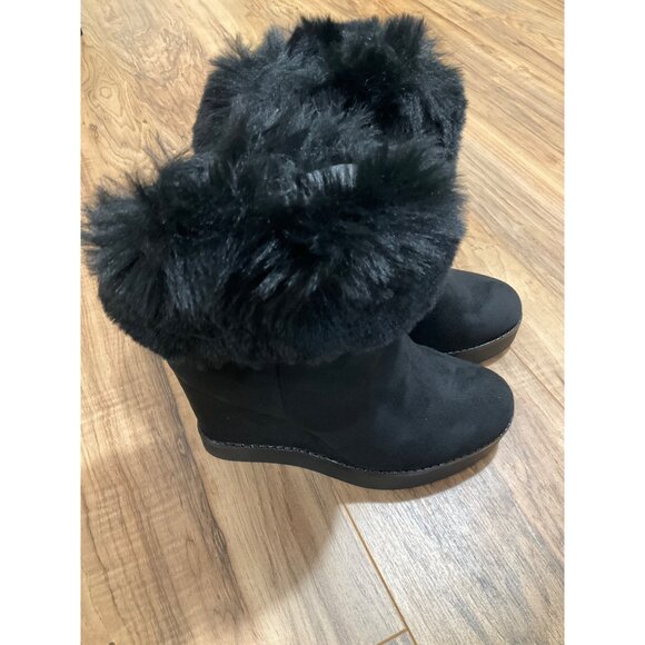NWT Faux Fur Lined Wedge Bootie - Black Suede Size 8 - Picture 7 of 12